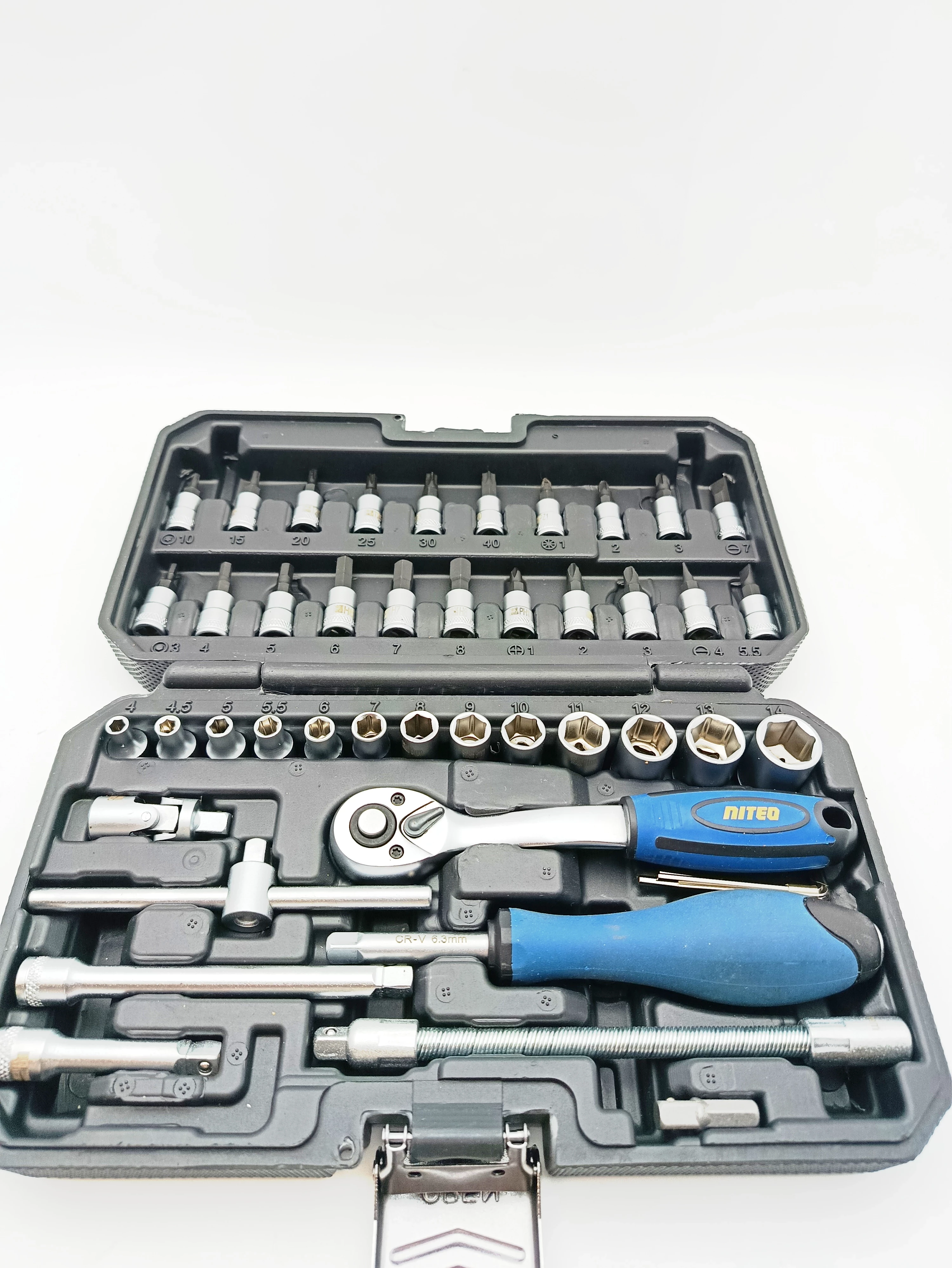 zestaw-narzedzi-niteo-skrzynka-liczba-elementow-w-zestawie-52