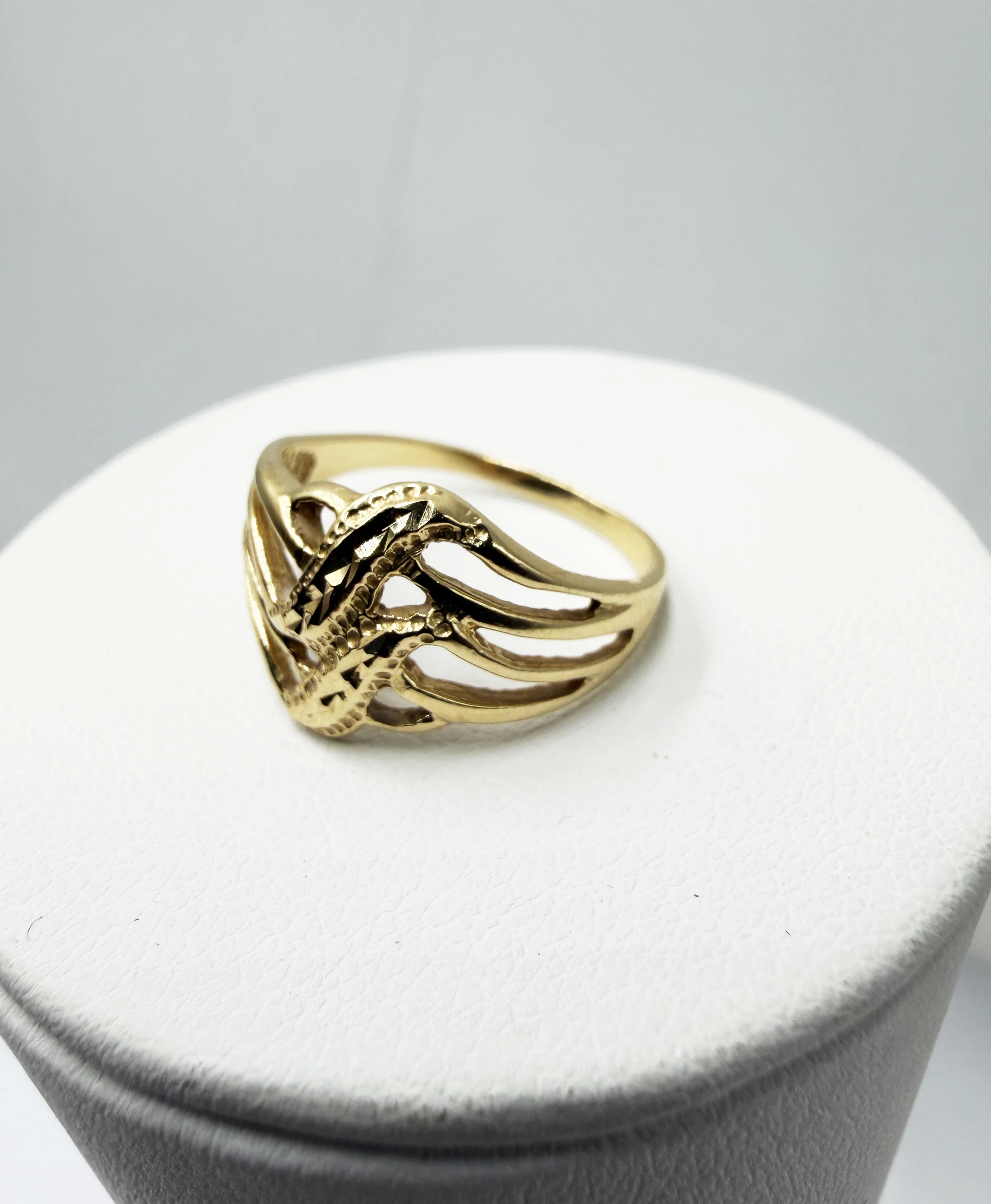 zloty-pierscionek-ze-wzorem-p585240r13-kamienie-221-64