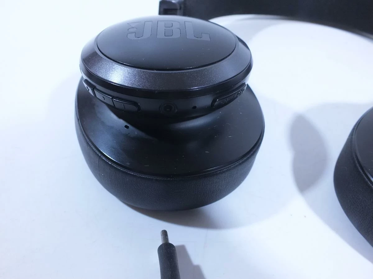 sluchawki-jbl-live-660nc-stan-11323-2