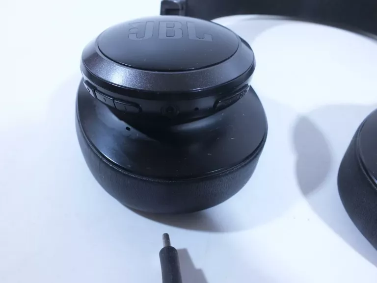 sluchawki-jbl-live-660nc-stan-11323-2