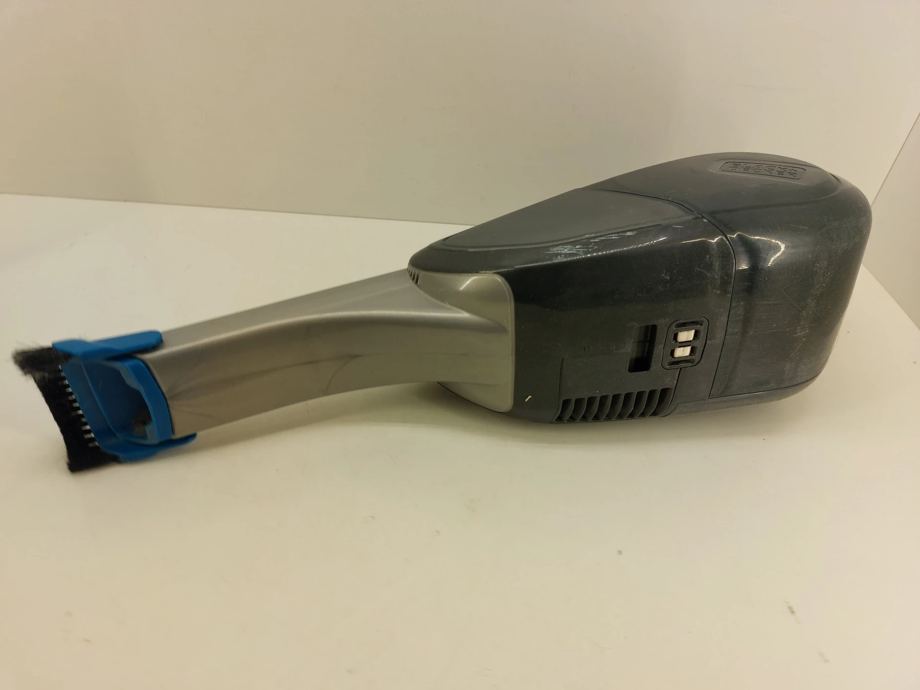 odkurzacz-reczny-black-decker-dvj325j-stan-11323-2