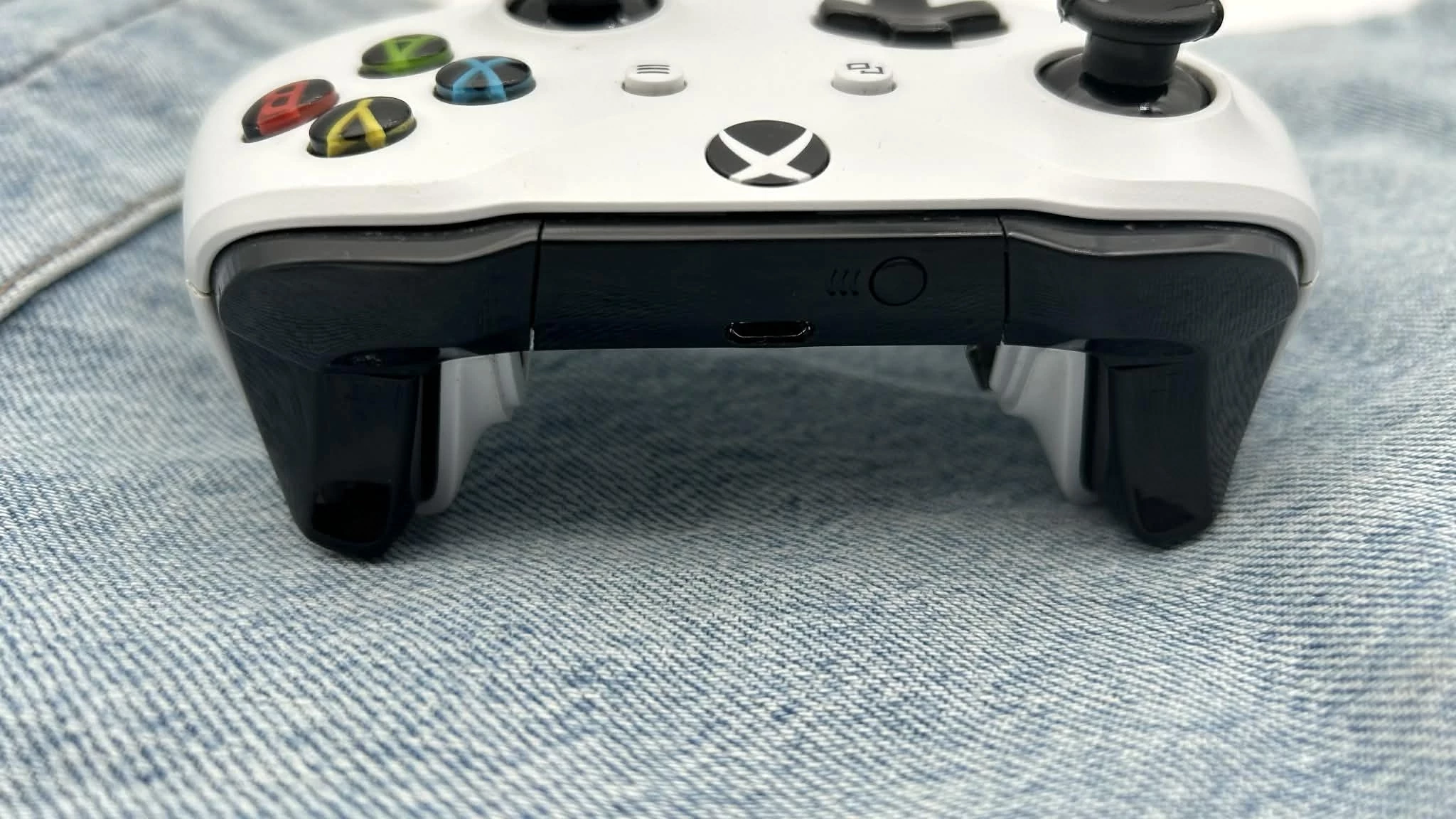 xbox-one-pad-bezprzewodowy-oryginalny-bialy-model-1708-bez-tylniej-kklapki-stan-11323-2