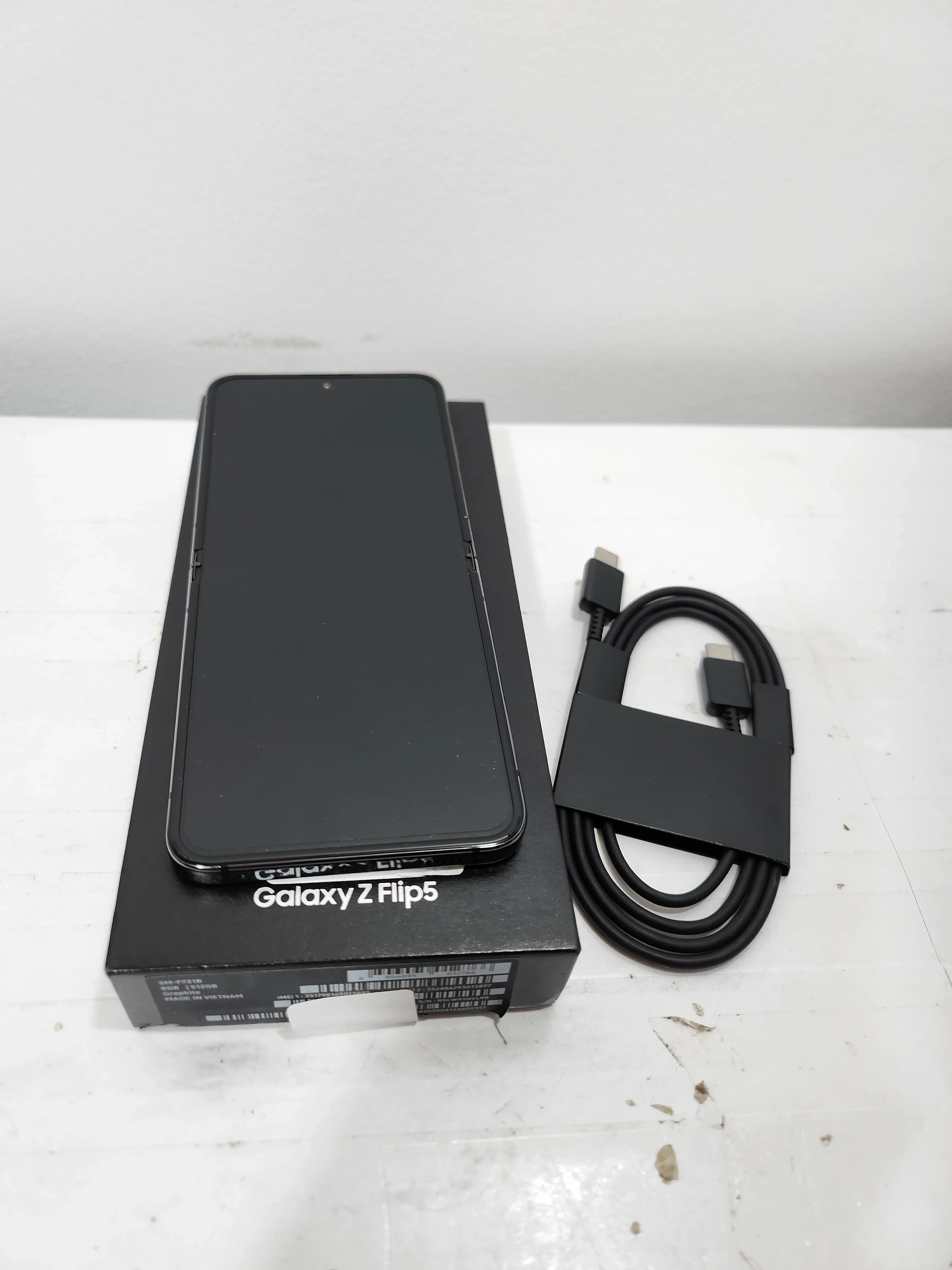 telefon-samsung-galaxy-z-flip-5-stan-11323-2