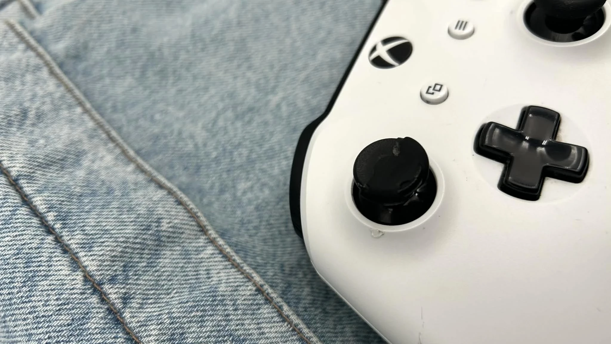 xbox-one-pad-bezprzewodowy-oryginalny-bialy-model-1708-bez-tylniej-kklapki-pochodzenie-210658-243446