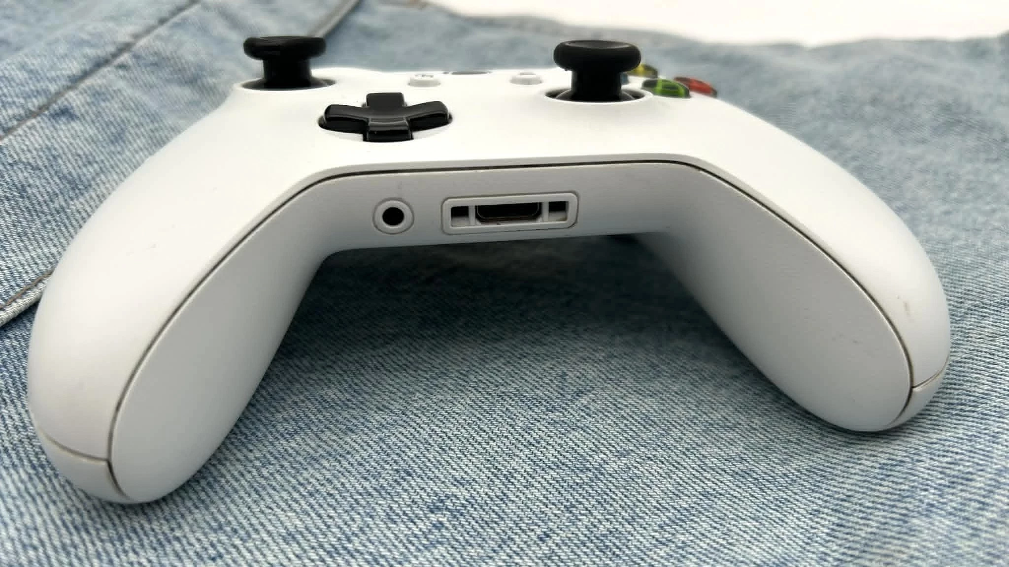 xbox-one-pad-bezprzewodowy-oryginalny-bialy-model-1708-bez-tylniej-kklapki-ean-gtin-889842465402