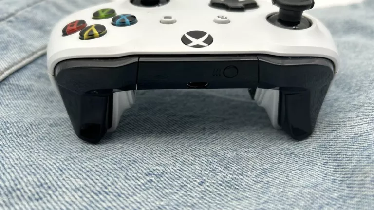 xbox-one-pad-bezprzewodowy-oryginalny-bialy-model-1708-bez-tylniej-kklapki-stan-11323-2