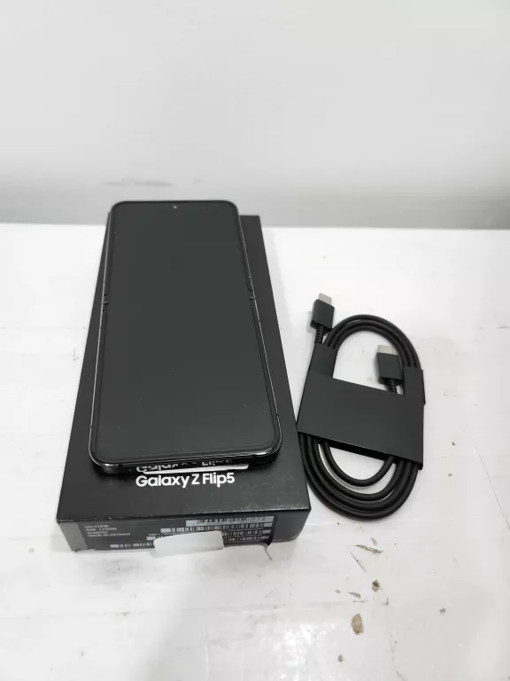 telefon-samsung-galaxy-z-flip-5-stan-11323-2