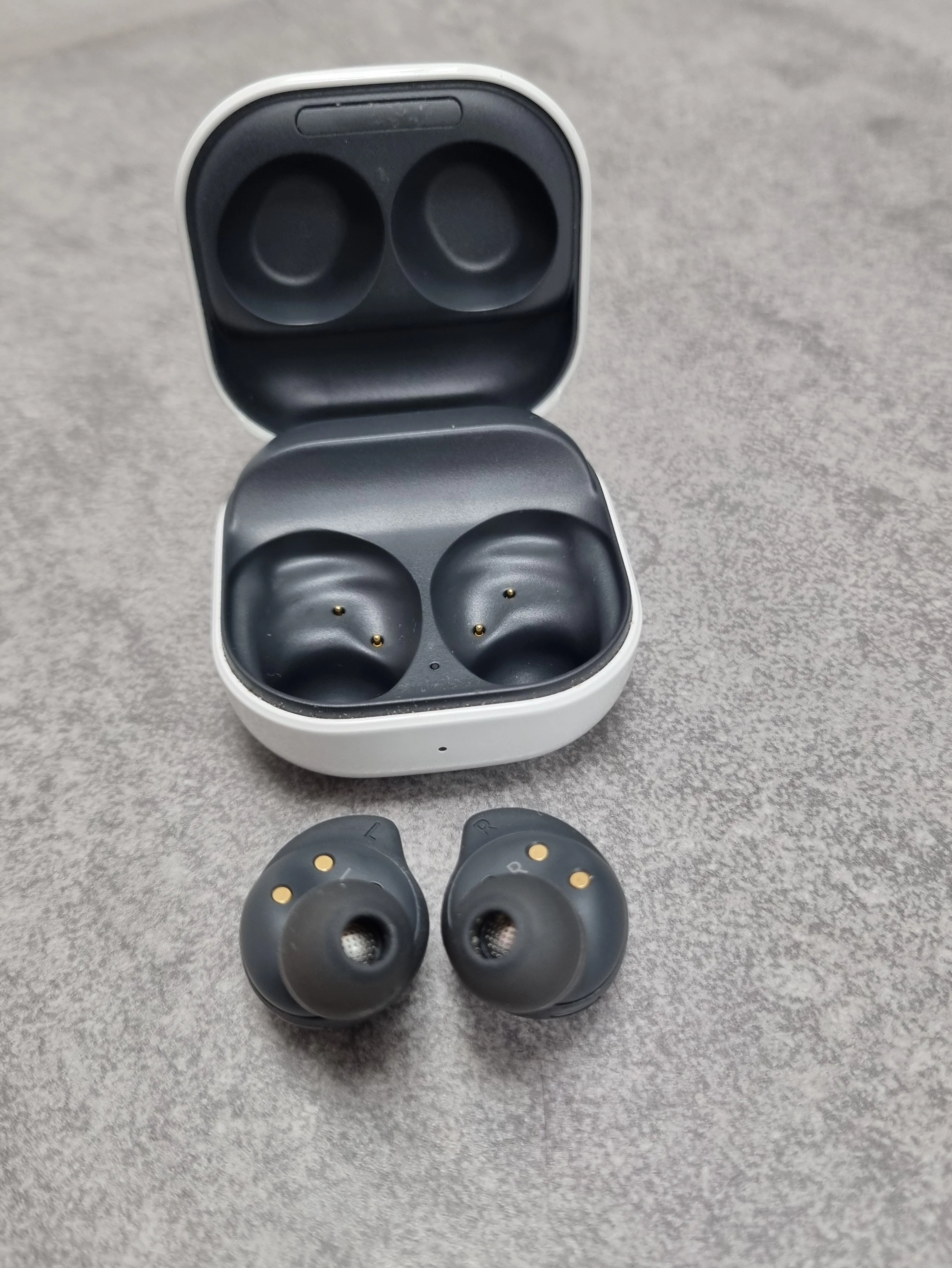 sluchawki-samsung-buds-fe-jozefczaka-4-bytom