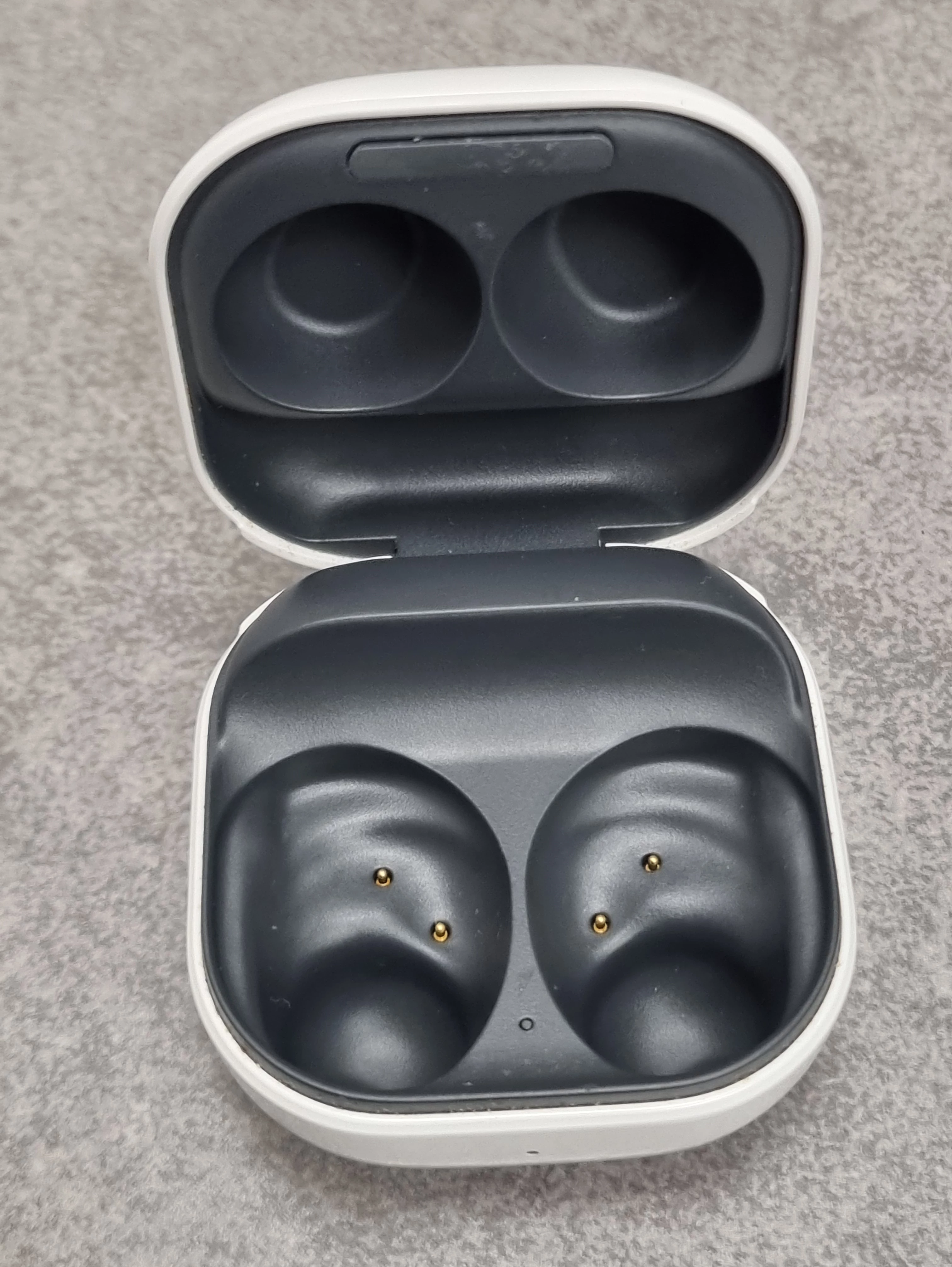 sluchawki-samsung-buds-fe-kolor-dominujacy-129357-3