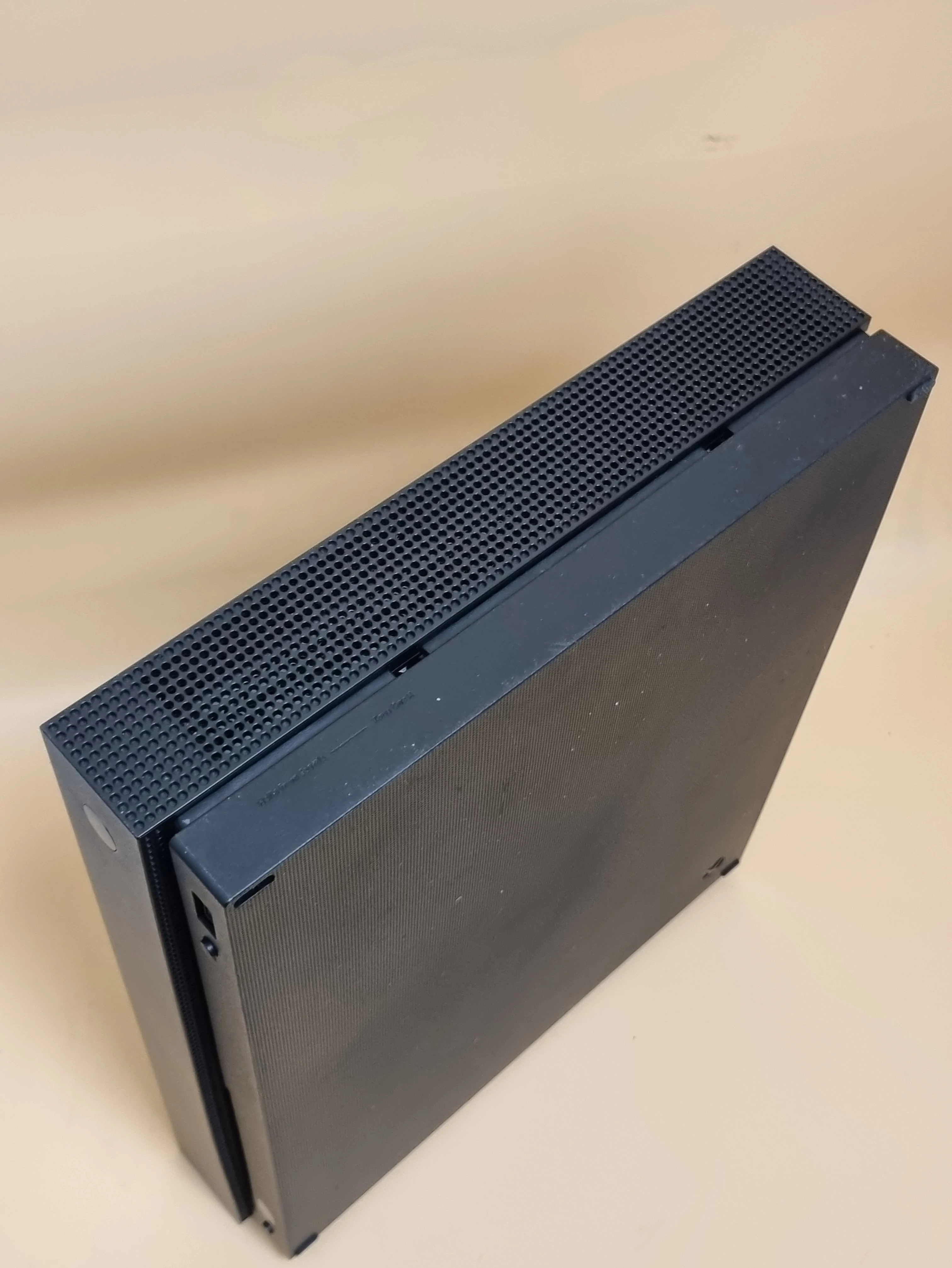 konsola-microsoft-xbox-one-x-1tb-stan-11323-2