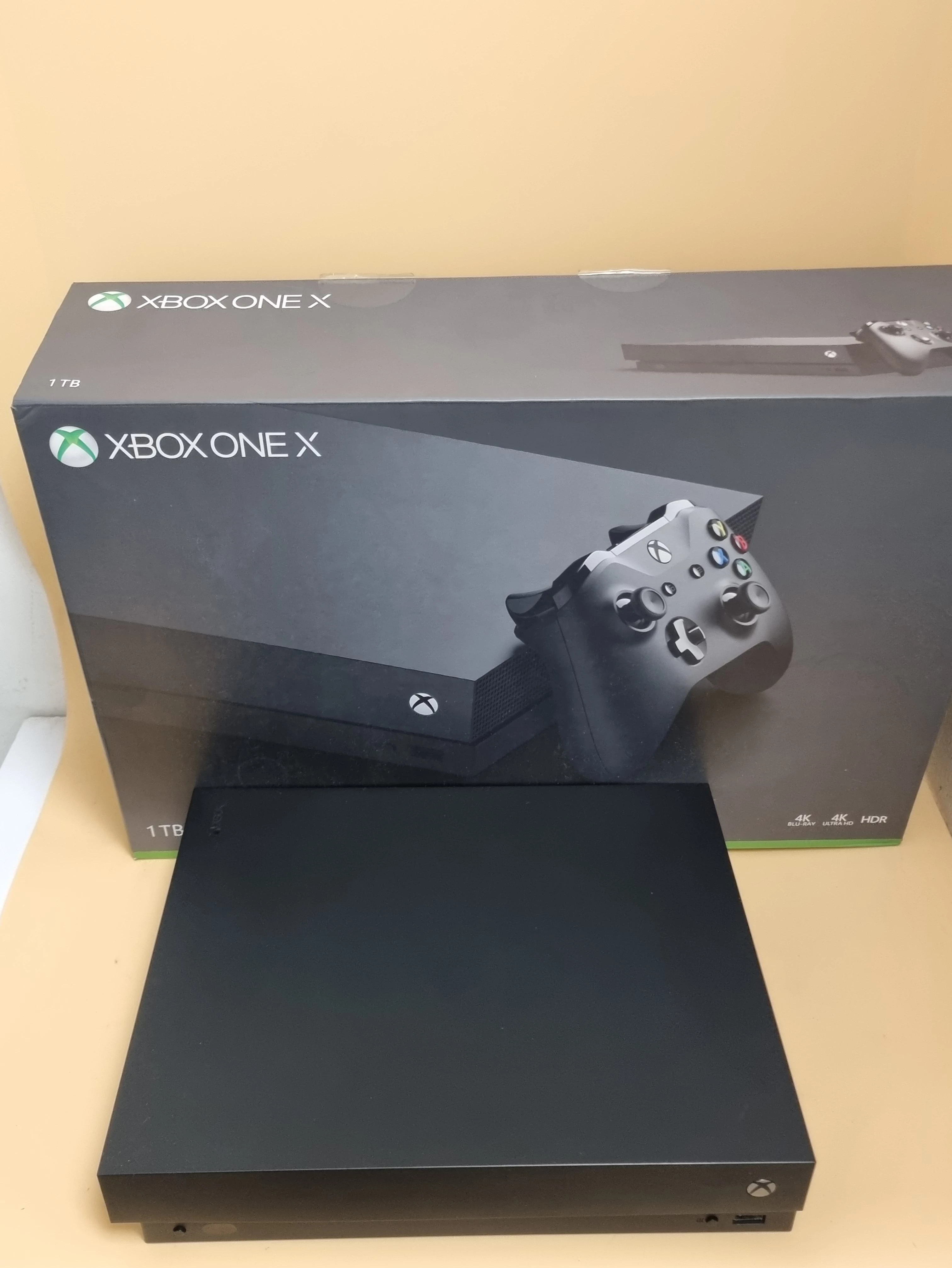 konsola-microsoft-xbox-one-x-1tb-kod-producenta-cyv-00057