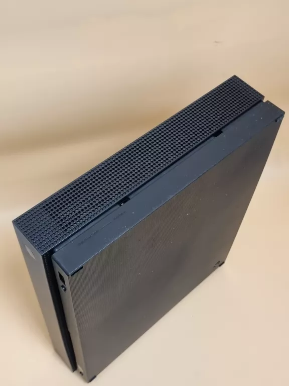 konsola-microsoft-xbox-one-x-1tb-stan-11323-2