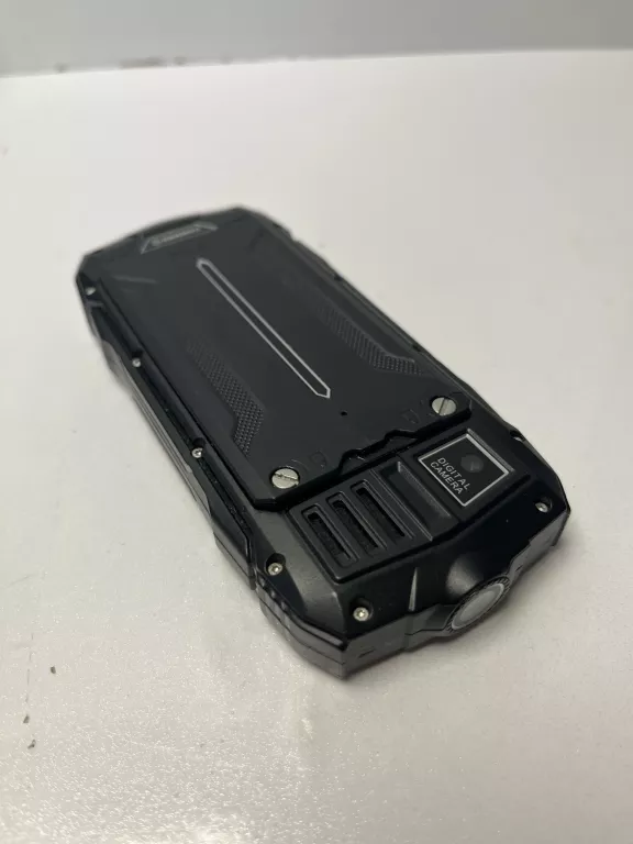 telefon-hammer-rock-przekatna-ekranu-240