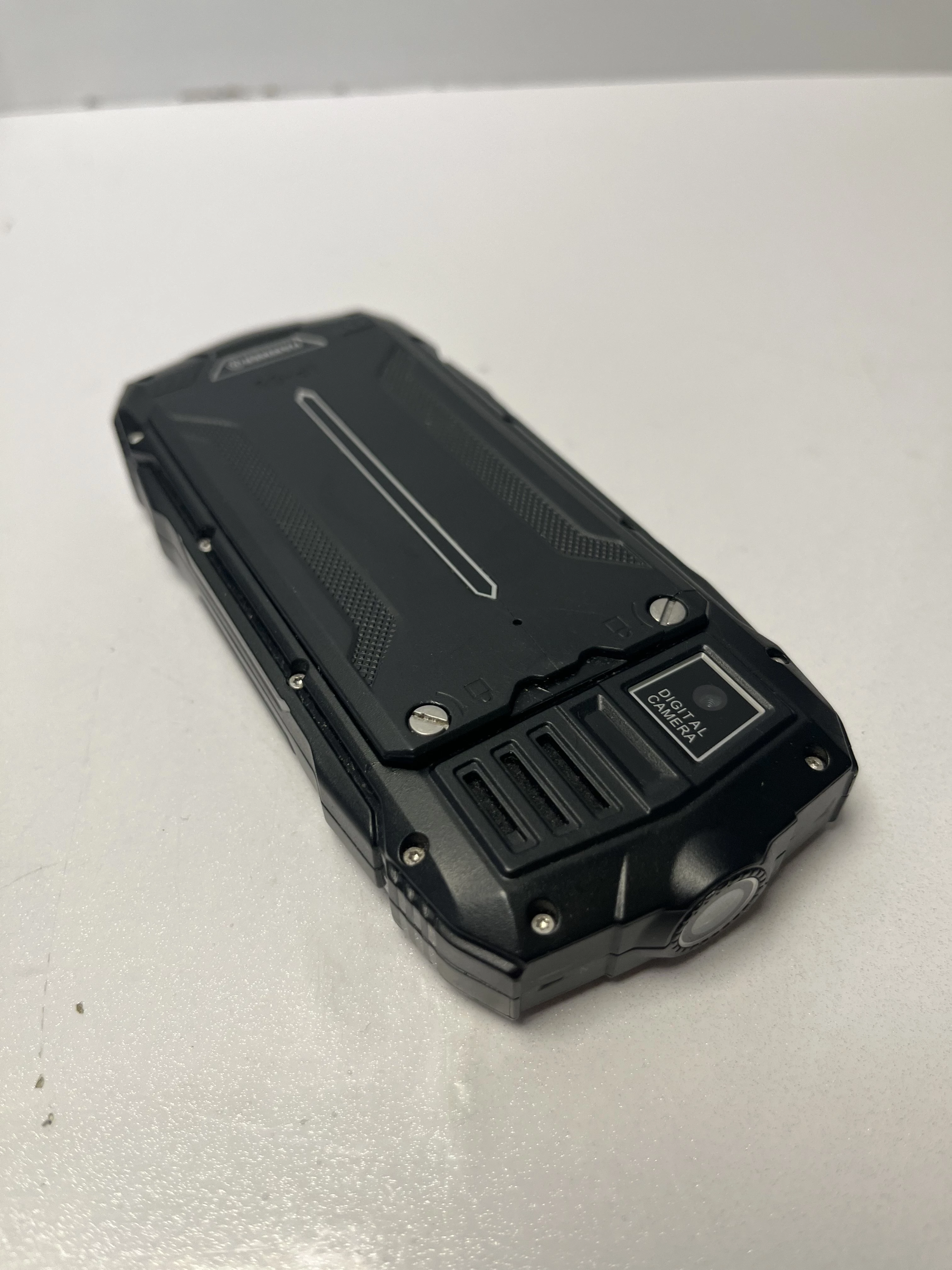 telefon-hammer-rock-przekatna-ekranu-240