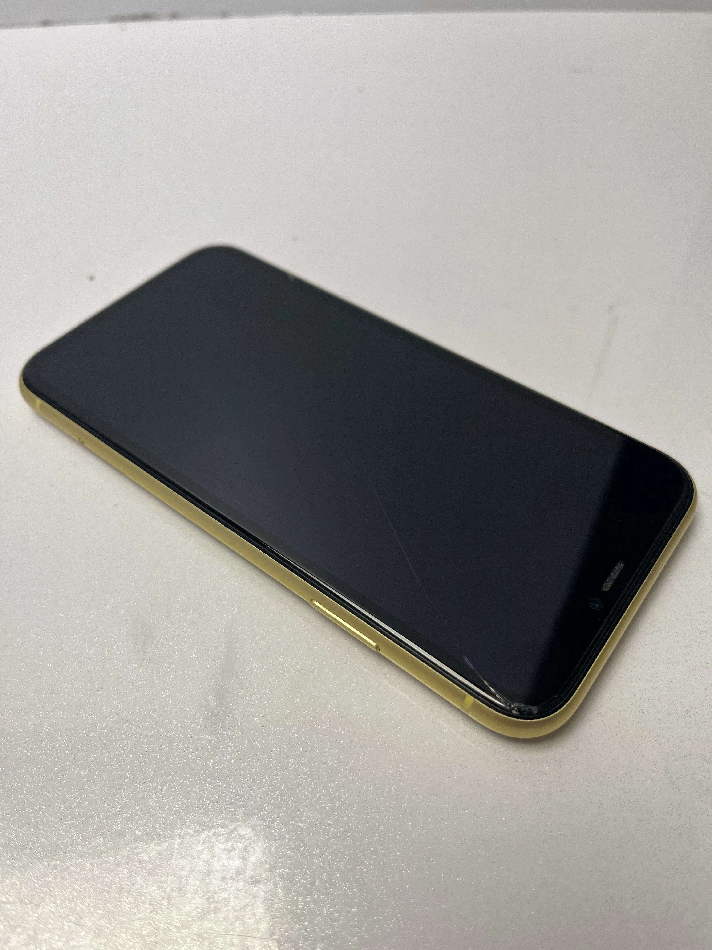 telefon-apple-iphone-11-128gb-76-bat-opis-pamiec-ram-202865-214121