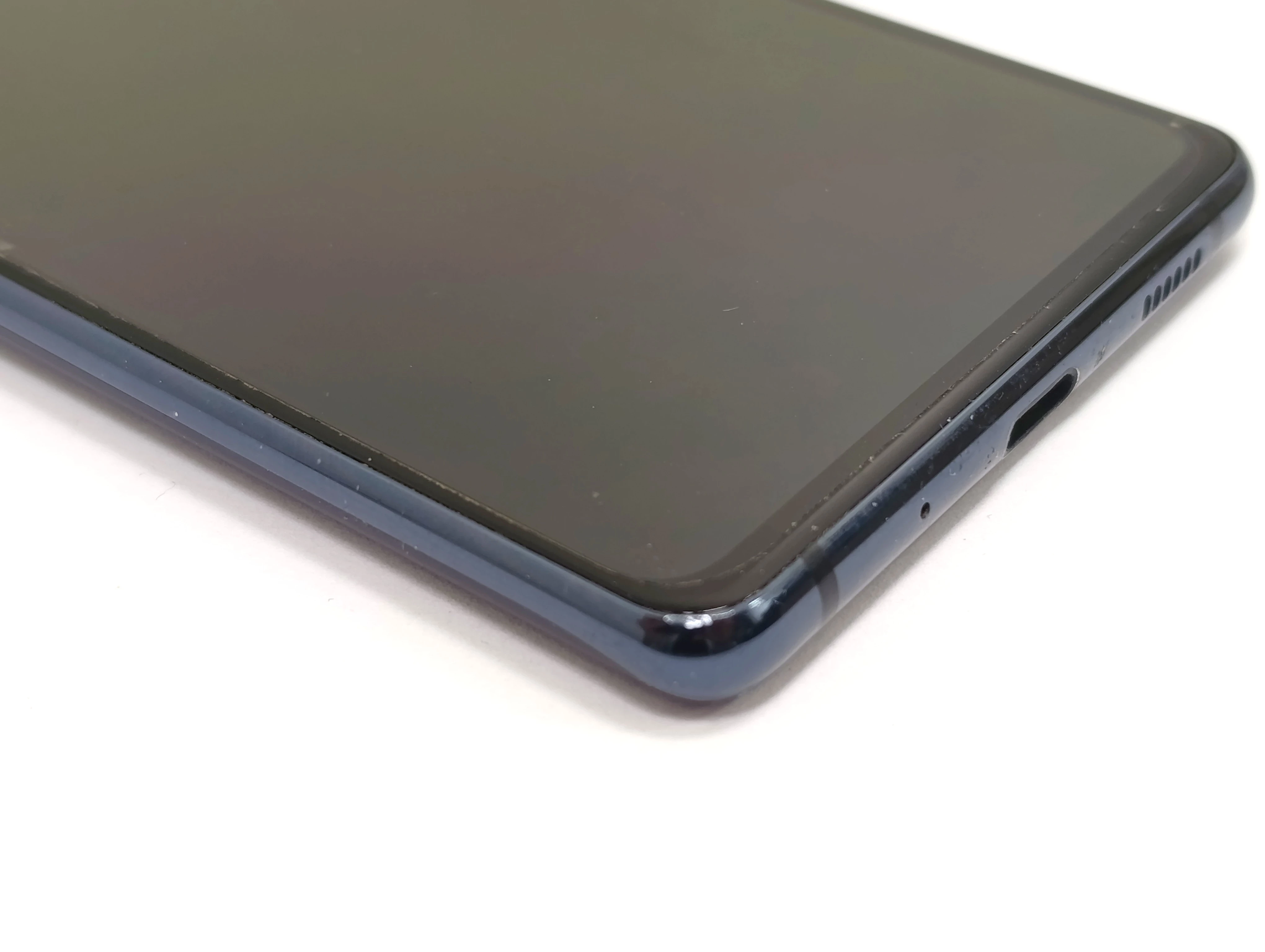 telefon-samsung-galaxy-s20-fe-6128gb-stan-11323-2