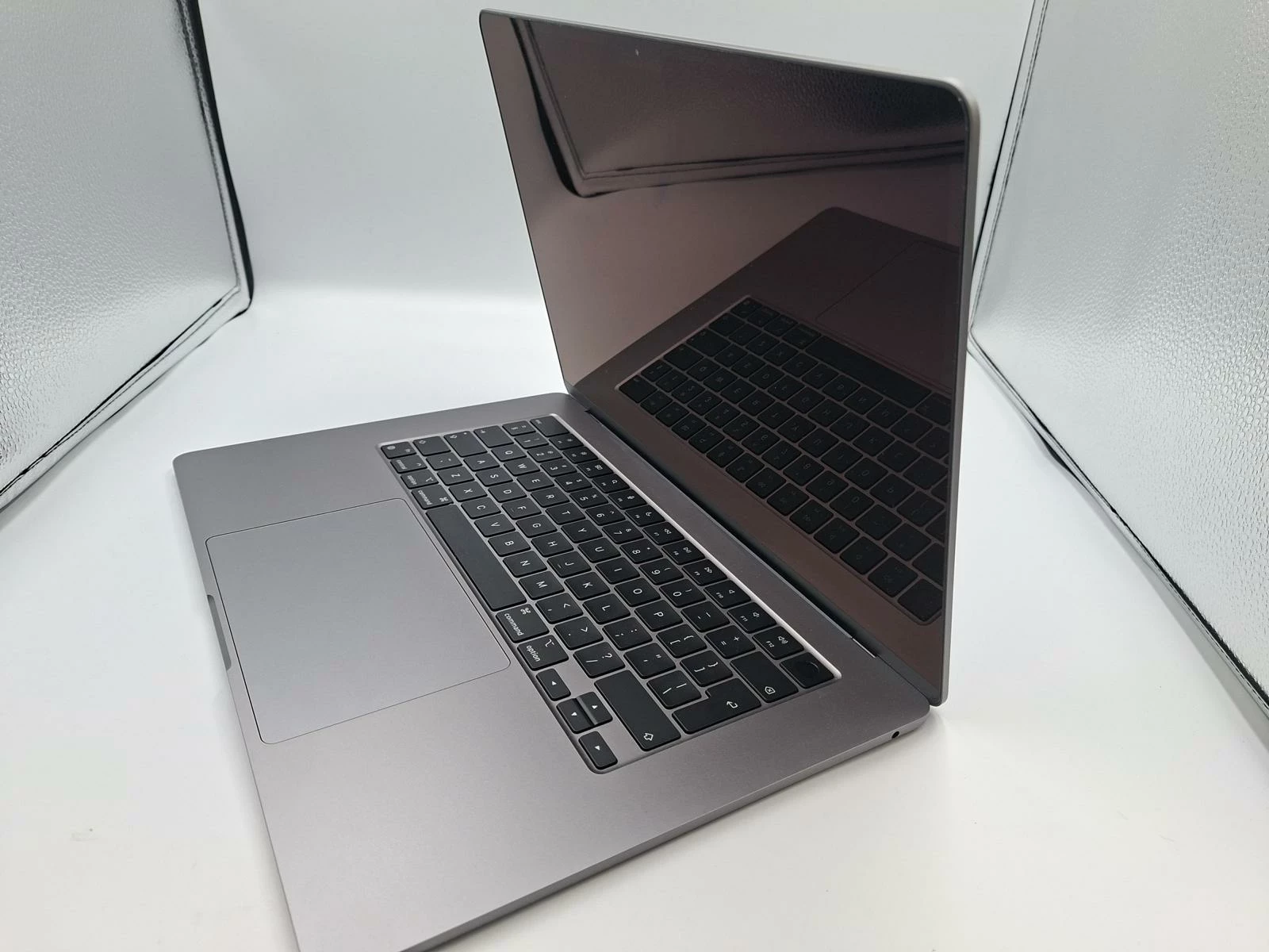 macbook-air-model-air-a3114-16256gb-komplet-przekatna-ekranu-1600