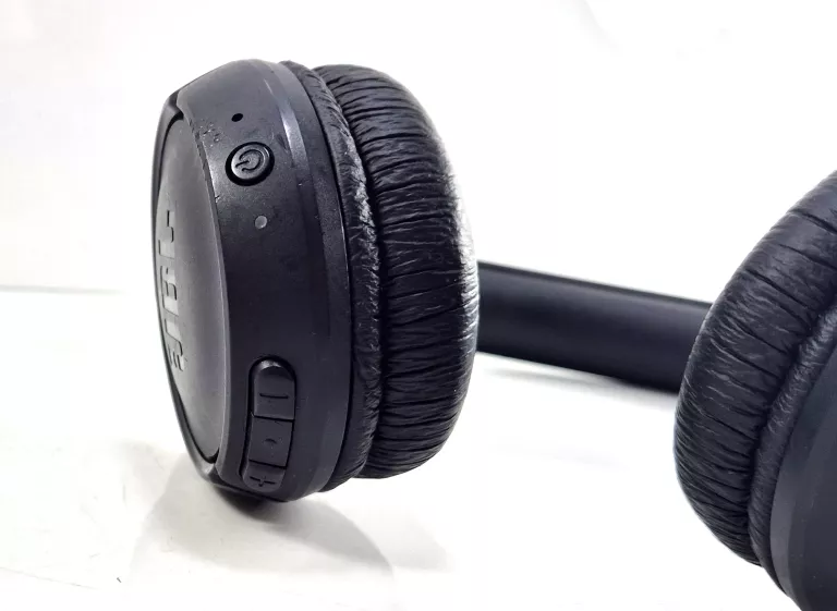 sluchawki-jbl-nauszne-bezprzewodowe-czarne-transmisja-sygnalu-203713-217785