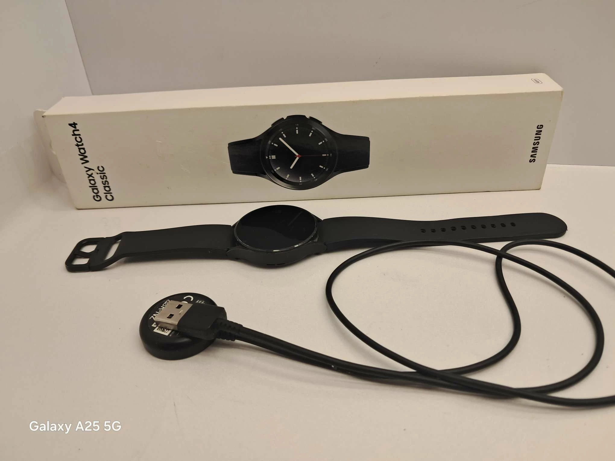 smartwatch-samsung-watch-4-classic-ean-gtin-8806092581494