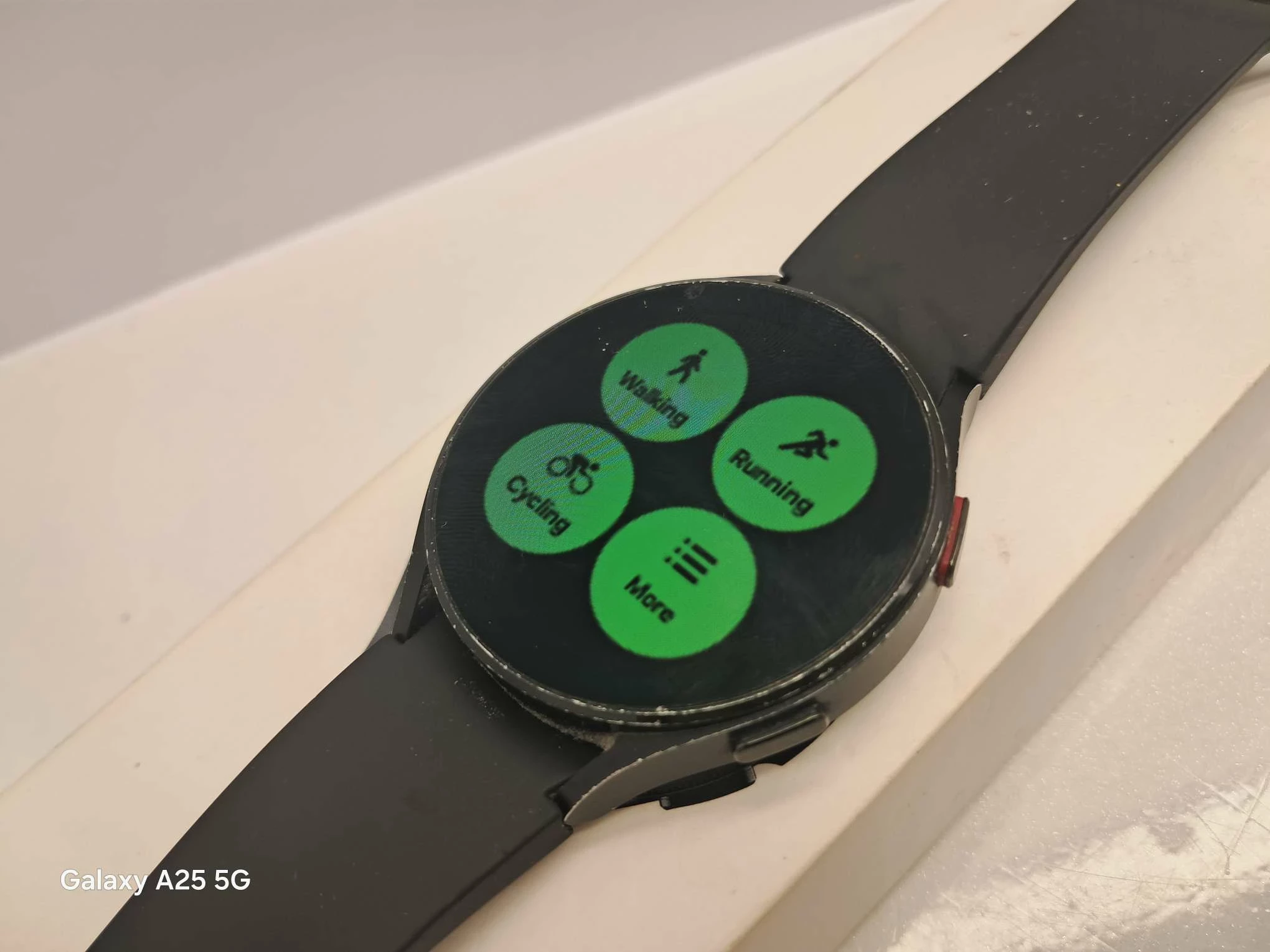 smartwatch-samsung-watch-4-classic-material-koperty-212886-258010