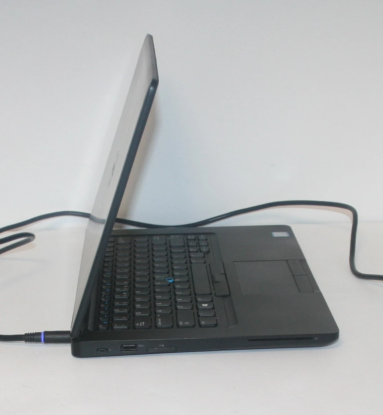 laptop-dell-latitude-5490-win-11-16gb-256-gb-core-i5-przekatna-ekranu-1400