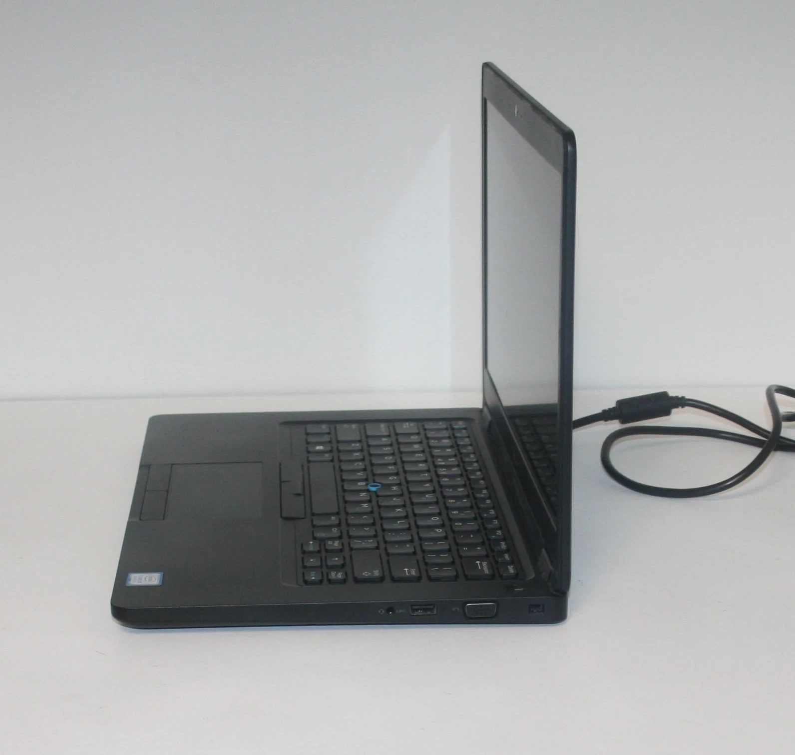 laptop-dell-latitude-5490-win-11-16gb-256-gb-core-i5-stan-11323-2