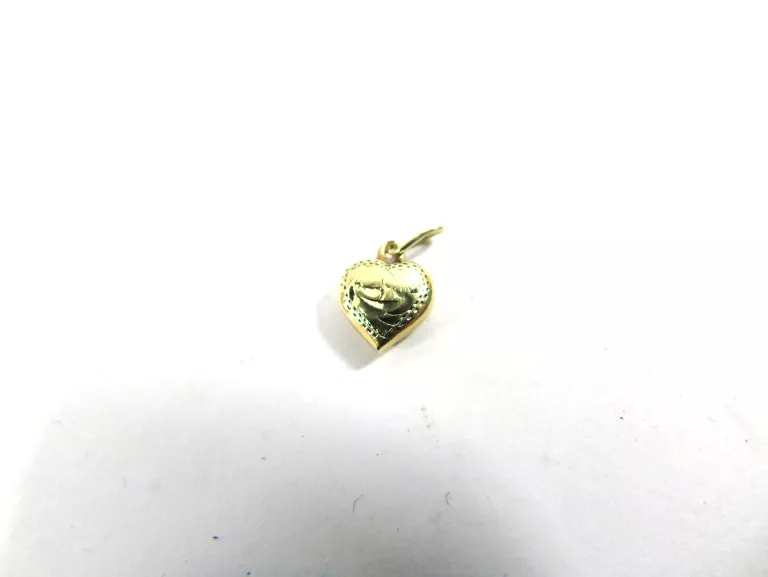 zakochana-zlota-zawieszka-pr585-serduszko-plac-wolnosci-6-zuromin