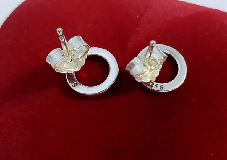 pandora-kolczyki-sztyfty-z-lsniacymi-kolami-proba-925-waga-128-g-ean-gtin-5700302379716