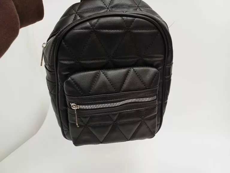 pikowany-czarny-plecak-sinsay-241gk-99x-one-5907831095012-rodzaj-203953-218573