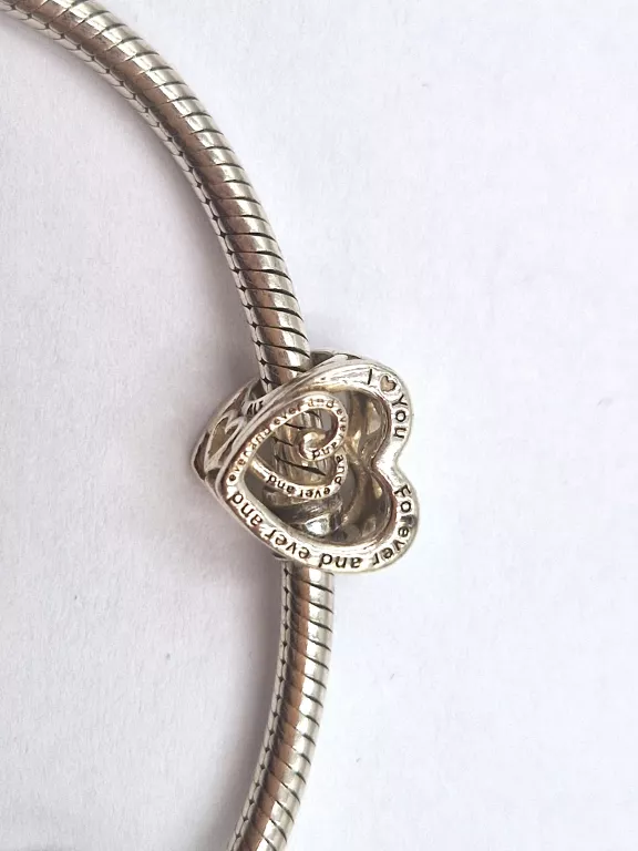 srebrna-bransoletka-pandora-z-2-charmsami-stan-11323-2