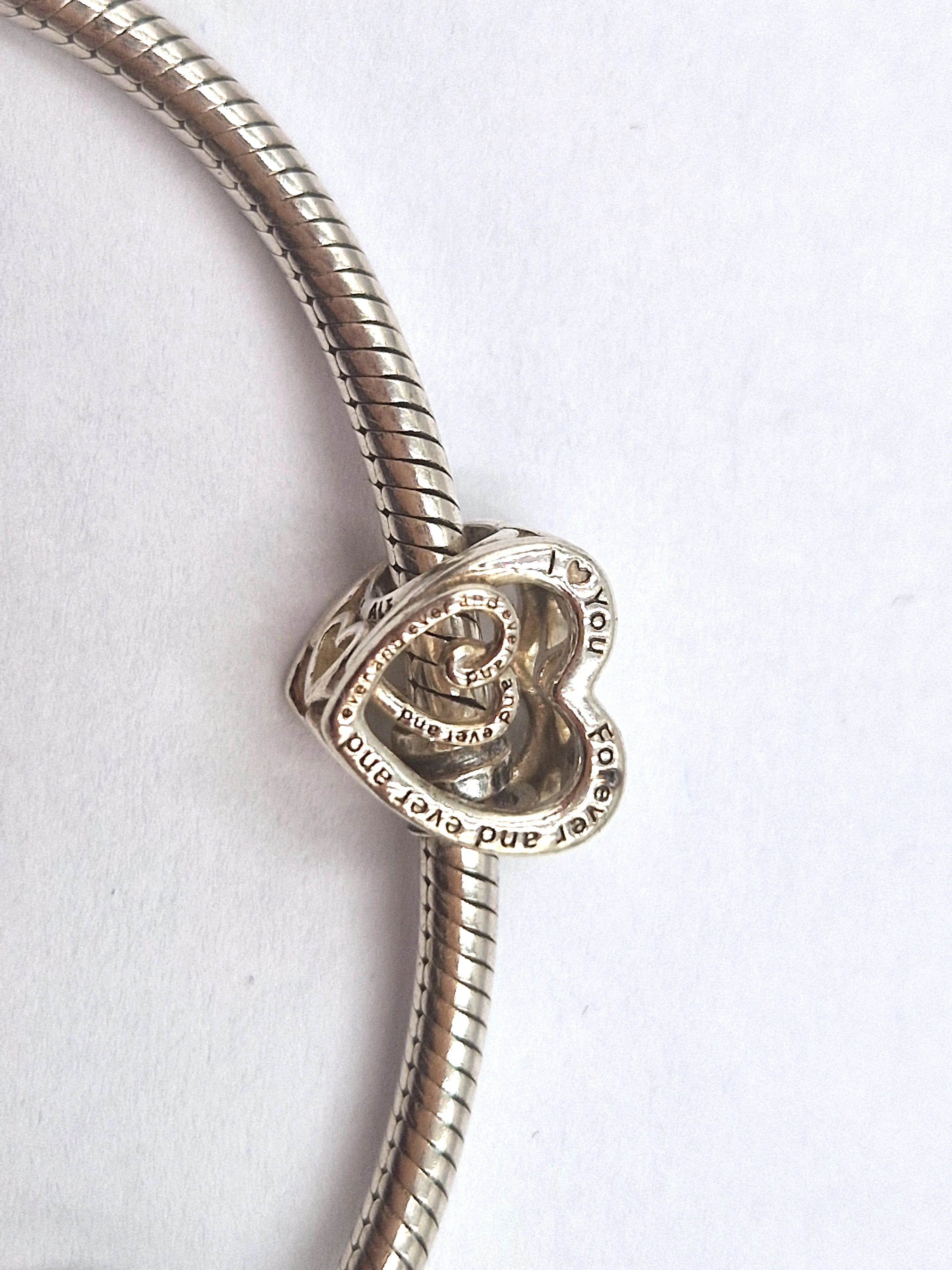 srebrna-bransoletka-pandora-z-2-charmsami-stan-11323-2