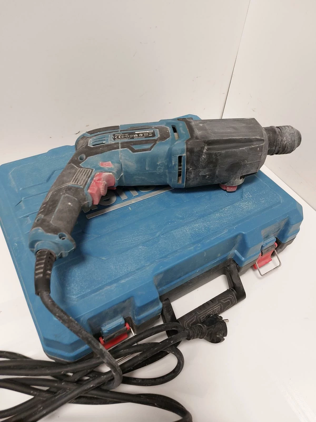 mlotowiertarka-erbauer-erh-750-walizka-750w-energia-udaru-300