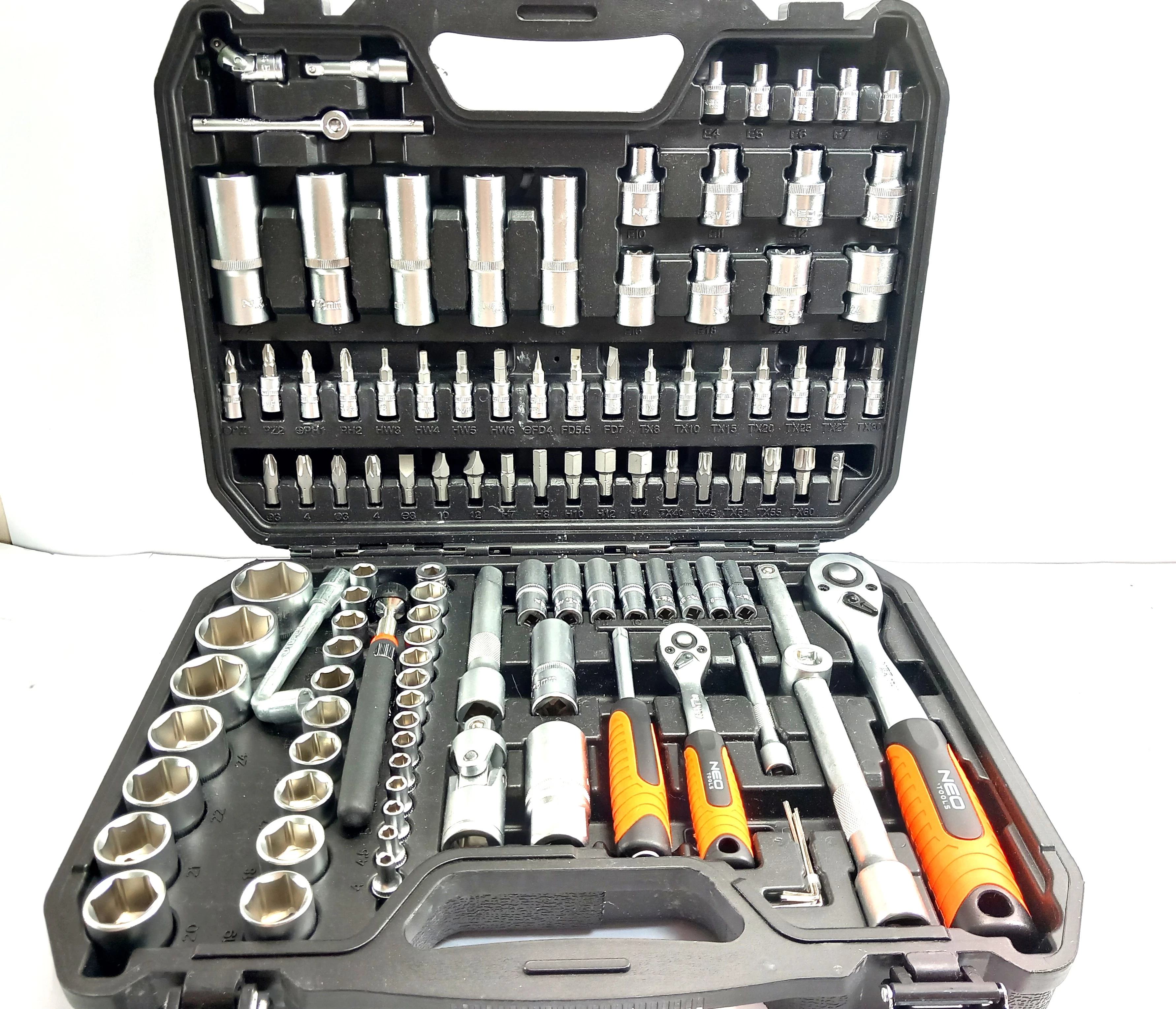 zestaw-kluczy-110-elementow-neotools-w-walizce-polska-319-szczytno