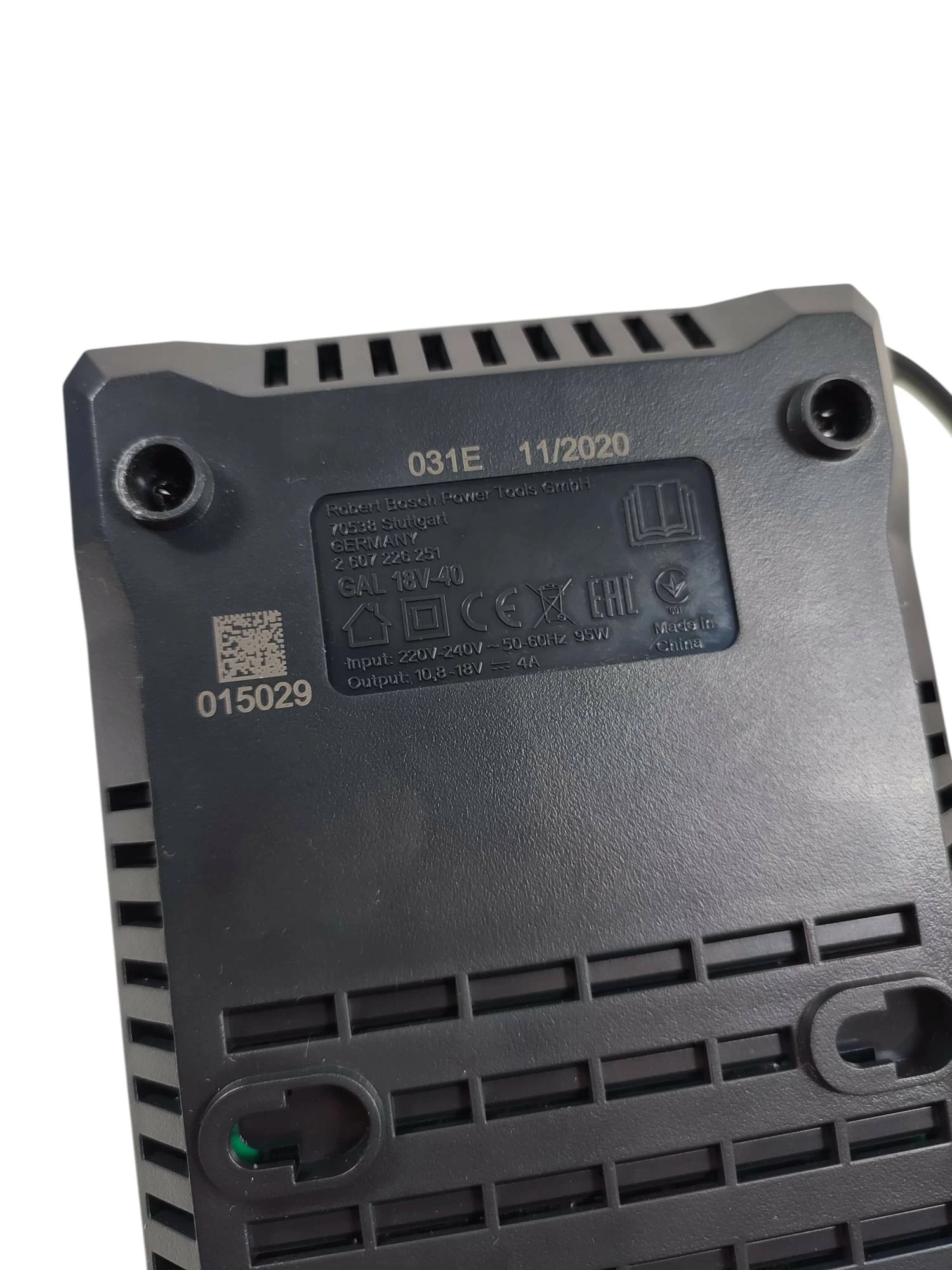 bosch-professional-gal-18v-40-kompaktowa-ladowarka-18v-1600a019rj-marka-248811-950093