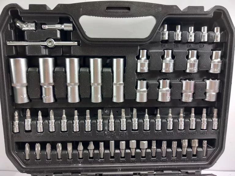 zestaw-kluczy-110-elementow-neotools-w-walizce-liczba-elementow-w-zestawie-110