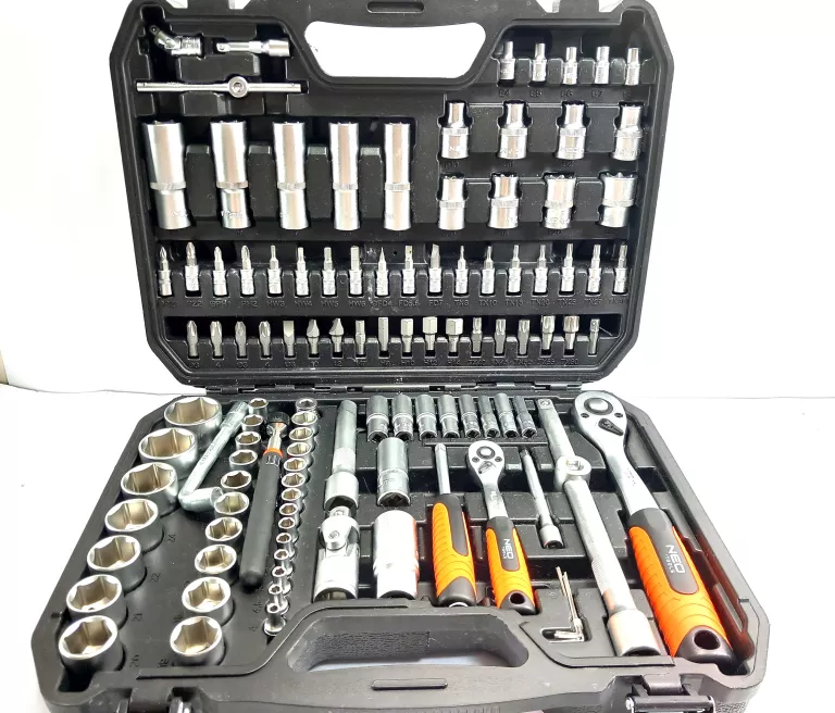 zestaw-kluczy-110-elementow-neotools-w-walizce-polska-319-szczytno