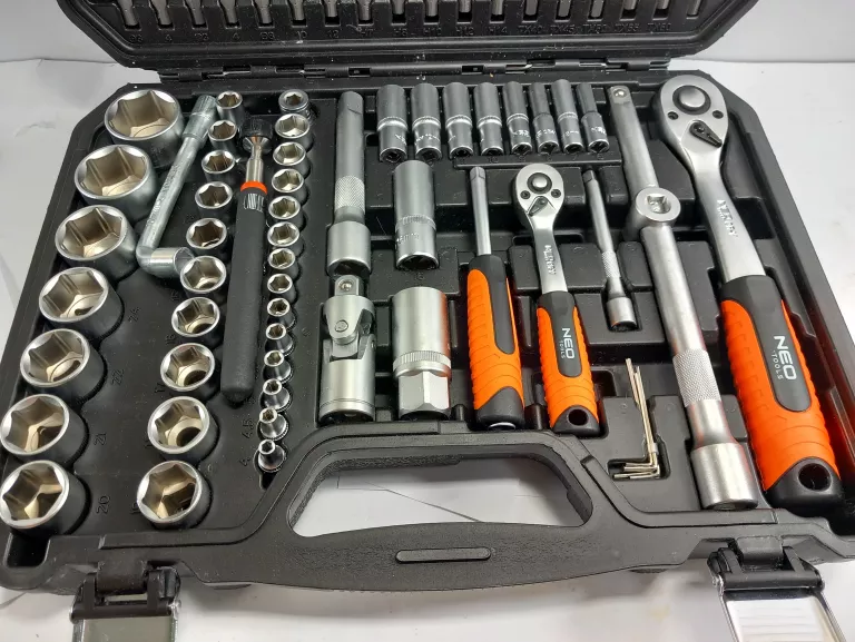 zestaw-kluczy-110-elementow-neotools-w-walizce-stan-11323-2