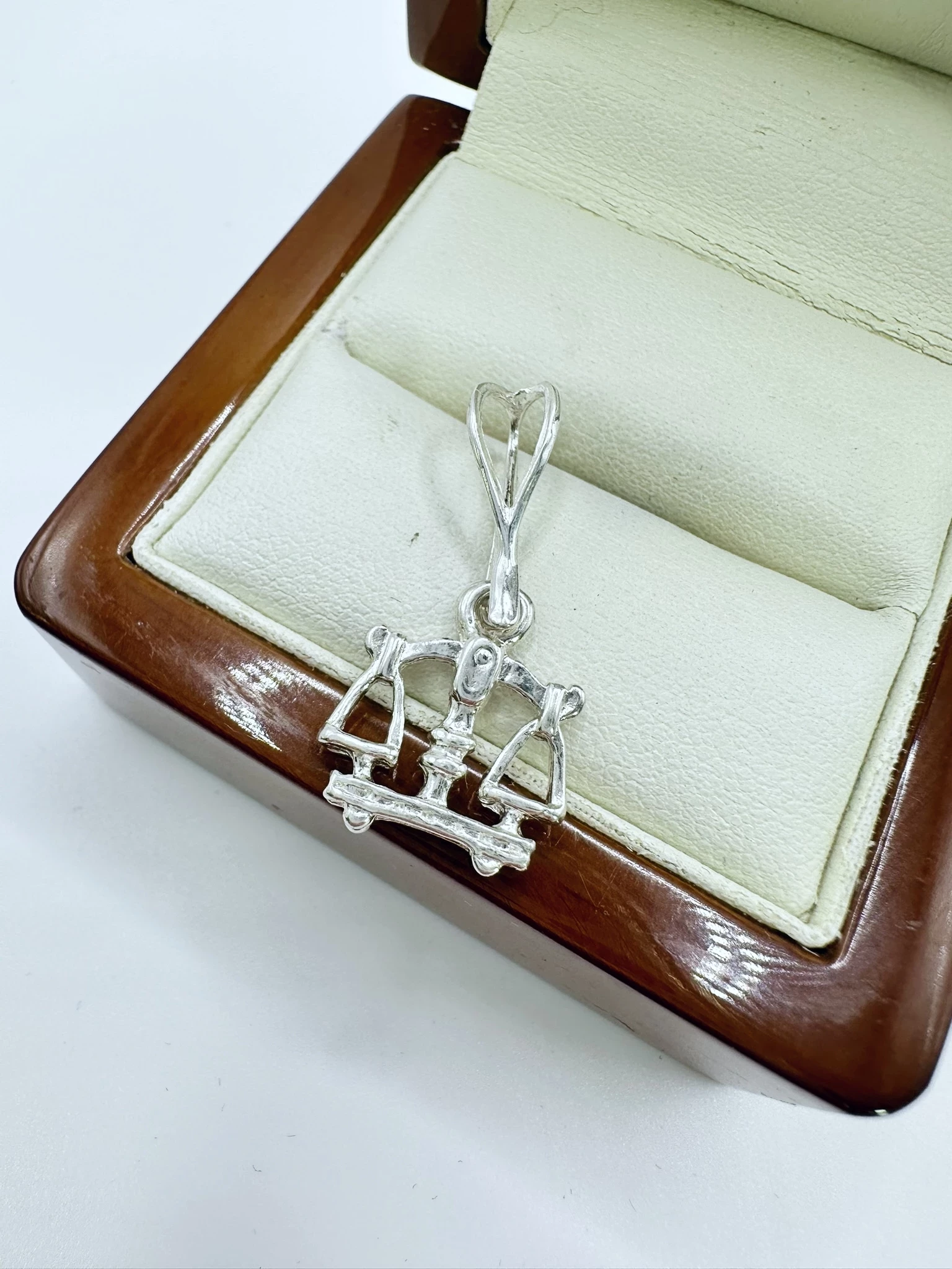 zawieszka-do-lancuszka-wykonana-ze-srebra-925-waga-znak-zodiaku-stan-11323-2