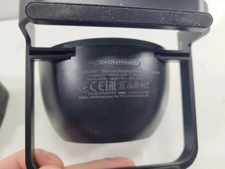 belkin-podst-ladujaca-10w-z-glosnikiem-auf001vfb-czarna-liczba-urzadzen-ladowanych-jednoczesnie-1