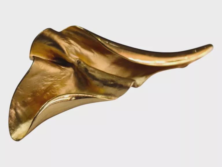 zlota-broszka-plynna-elegancja-kwintesencja-nowoczesnego-designu-8k-stan-11323-2