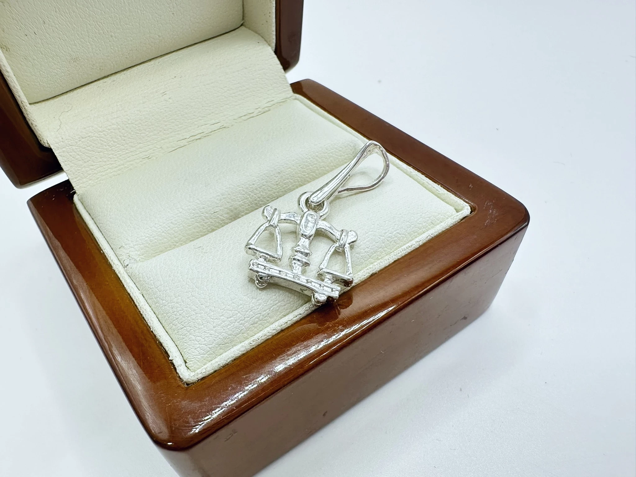 zawieszka-do-lancuszka-wykonana-ze-srebra-925-waga-znak-zodiaku-kamien-17088-524288