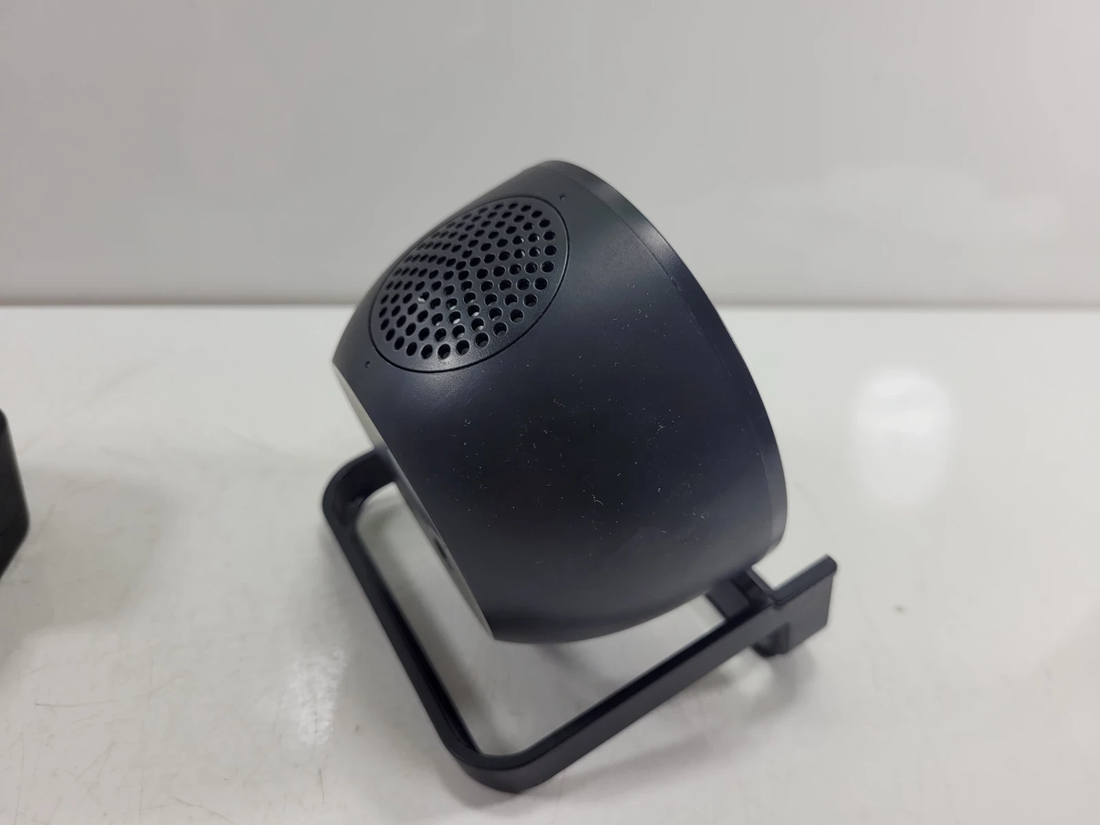 belkin-podst-ladujaca-10w-z-glosnikiem-auf001vfb-czarna-ean-gtin-5907949553152