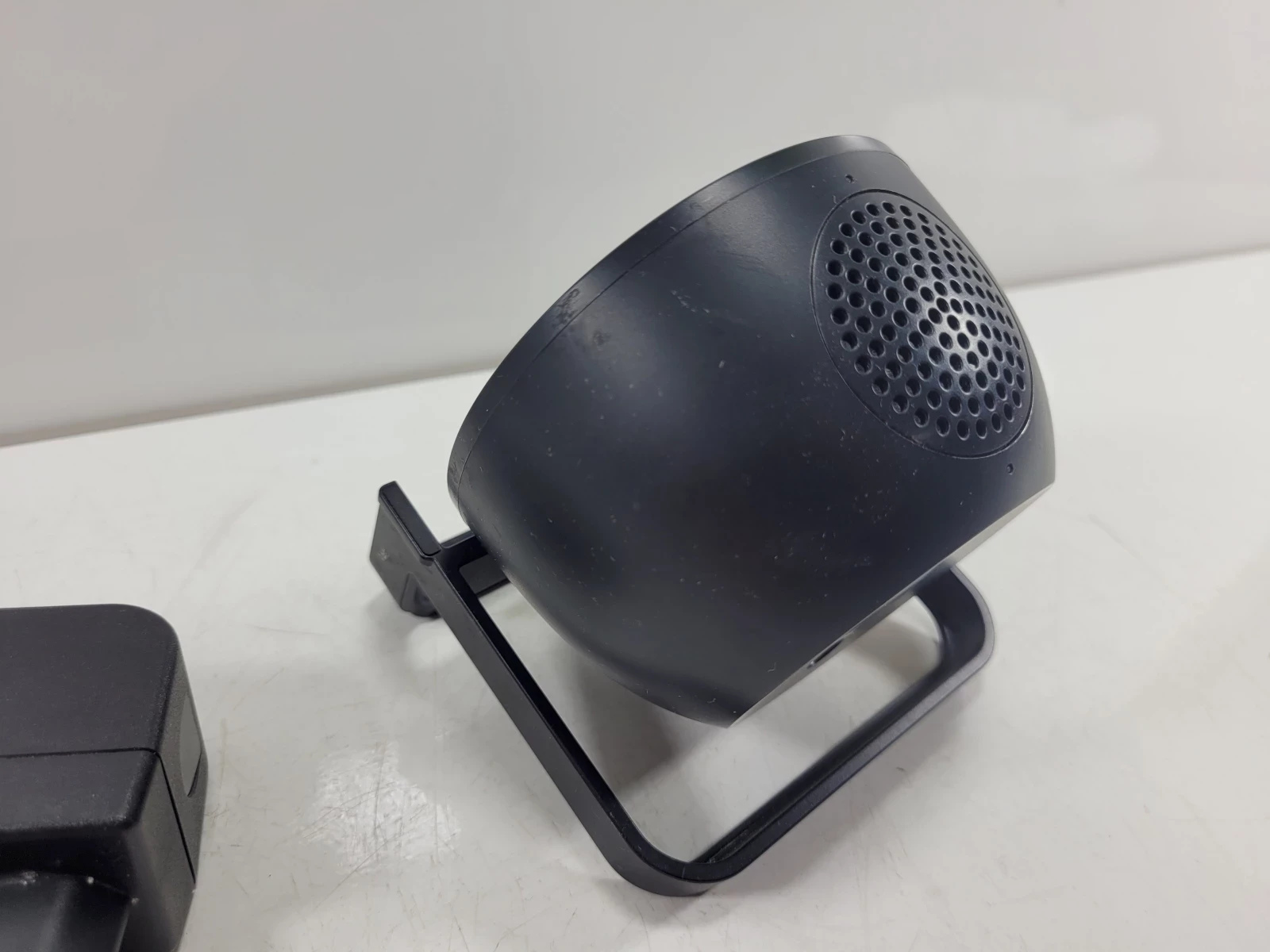 belkin-podst-ladujaca-10w-z-glosnikiem-auf001vfb-czarna-stan-11323-2