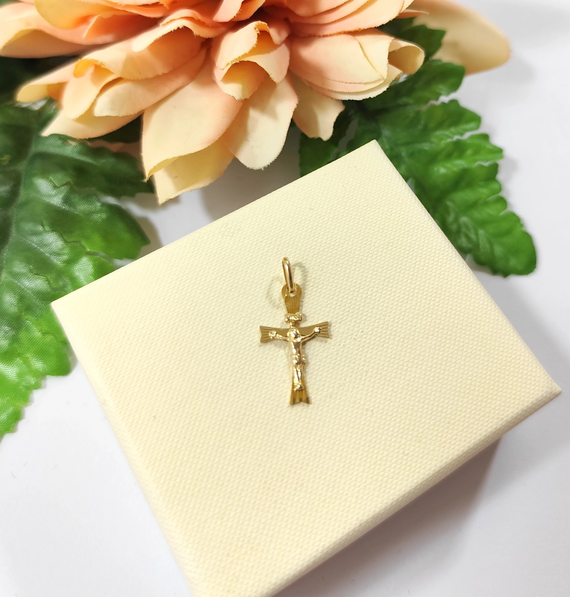 drobny-zloty-krzyzyk-pr-585-kamien-17088-524288