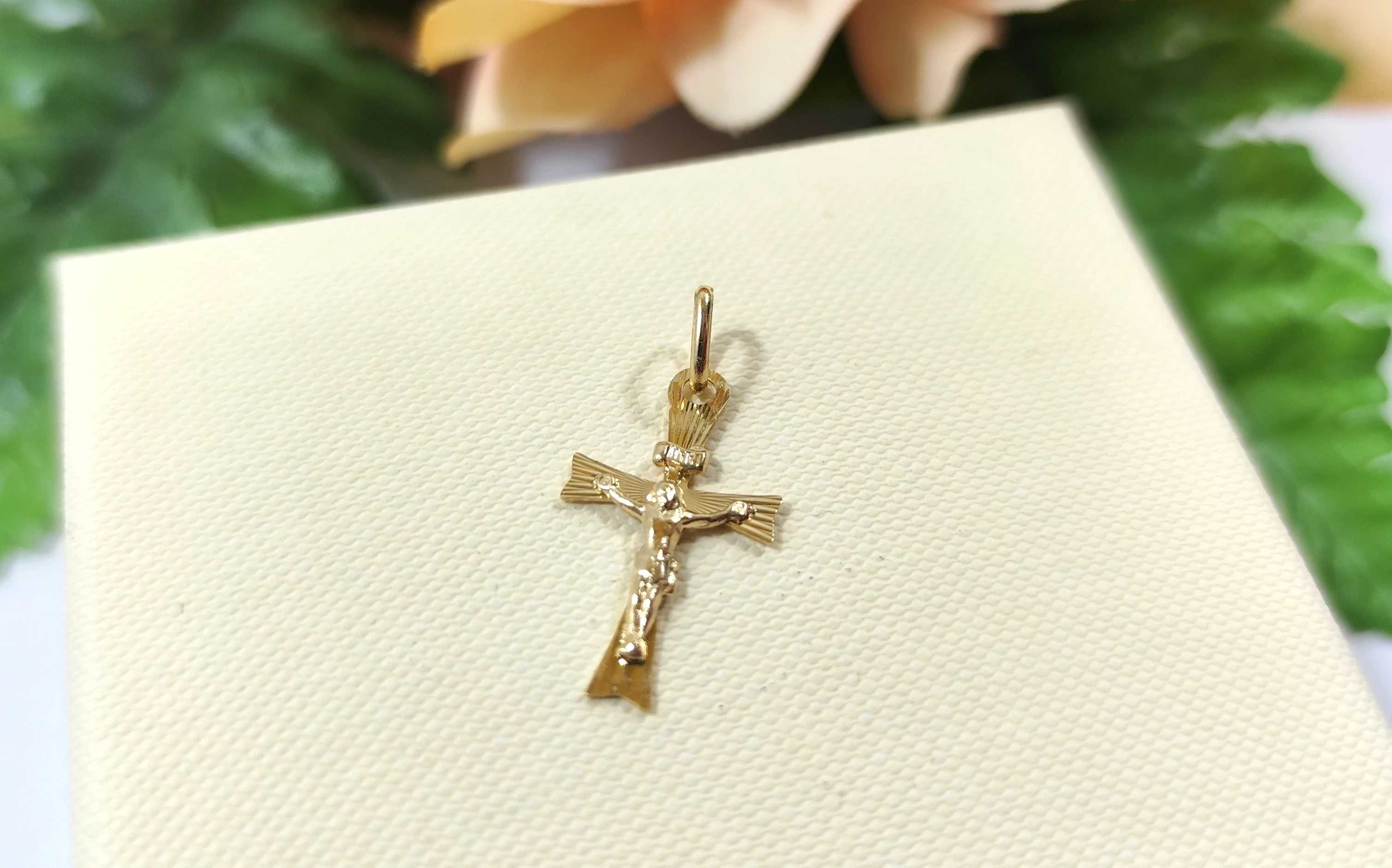 drobny-zloty-krzyzyk-pr-585-kolejowa-80-chelm