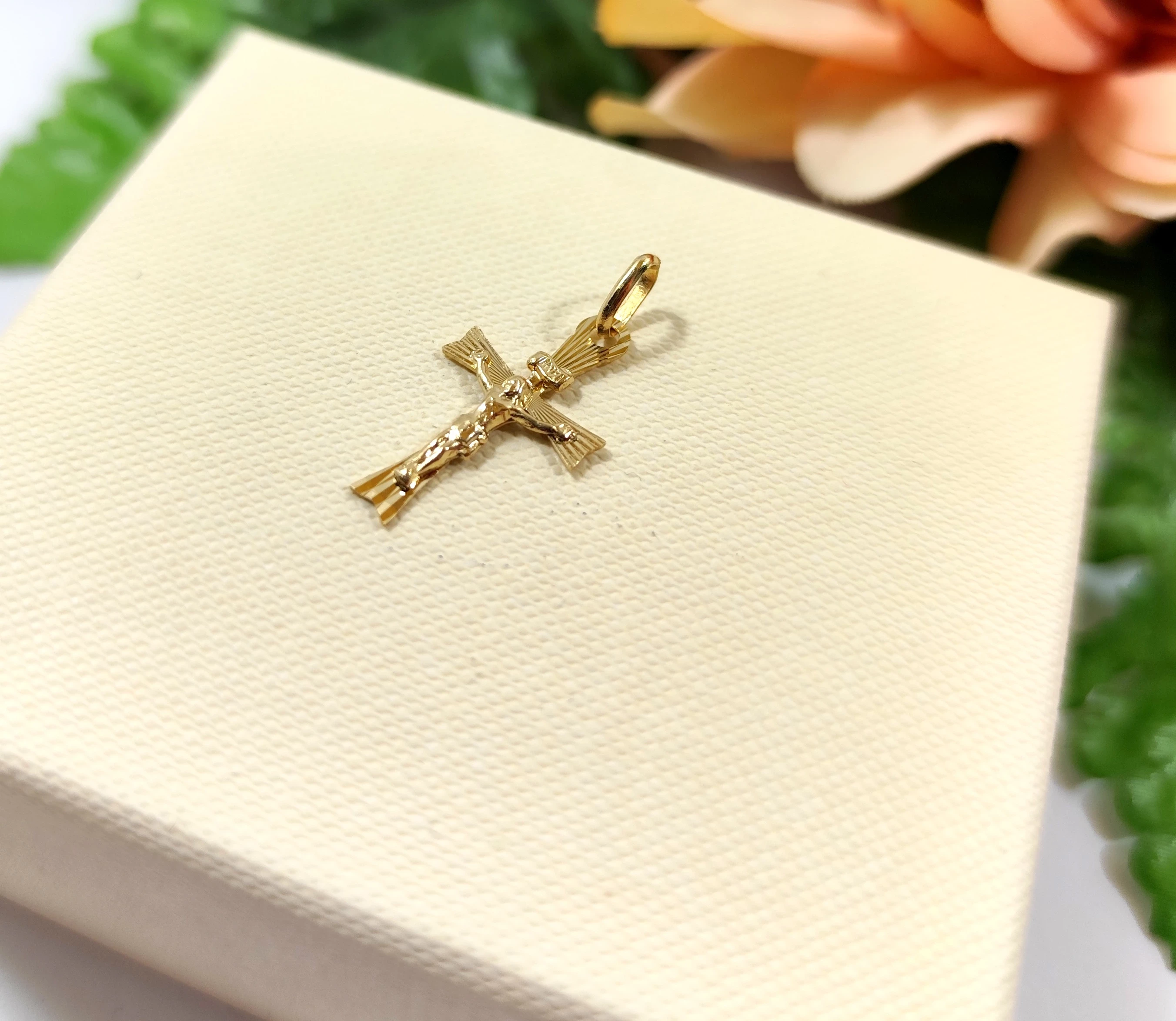 drobny-zloty-krzyzyk-pr-585-kod-producenta-44