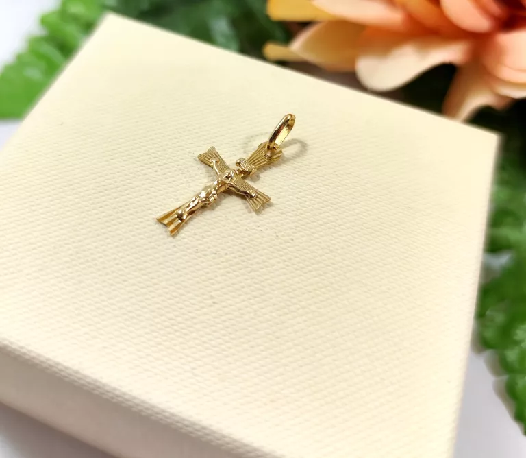 drobny-zloty-krzyzyk-pr-585-kod-producenta-44
