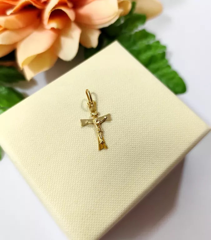 drobny-zloty-krzyzyk-pr-585-material-17128-2