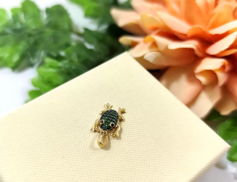 zlota-zawieszka-zabka-pr-585-kolejowa-80-chelm