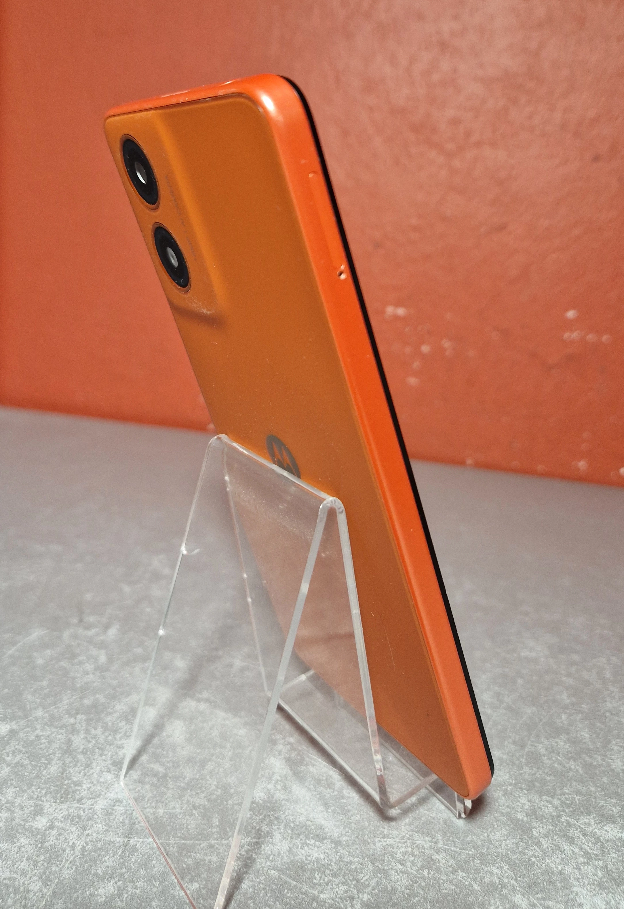 telefon-motorola-moto-g04-464gb-kod-producenta-xt2421-3pl